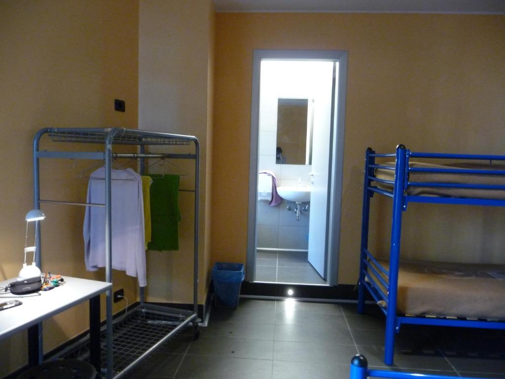 Ostello Aig Piero Rotta Mailand Zimmer foto